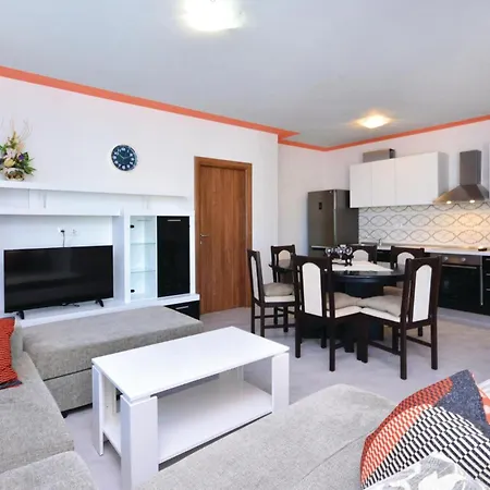 Apartment 3 Bedroom Nice Home In Solin