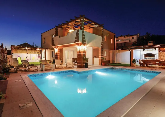 3 Bedroom In Solin سولين