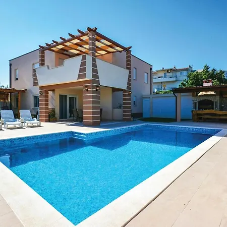 3 Bedroom Nice Home In Solin Apartment Split